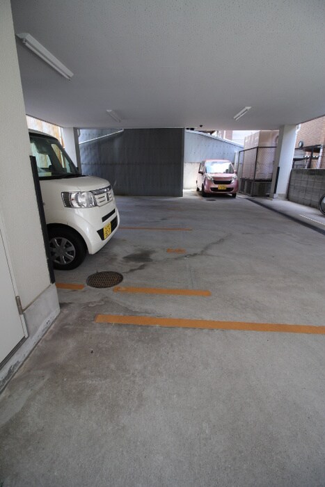物件外観写真6　(駐車場)