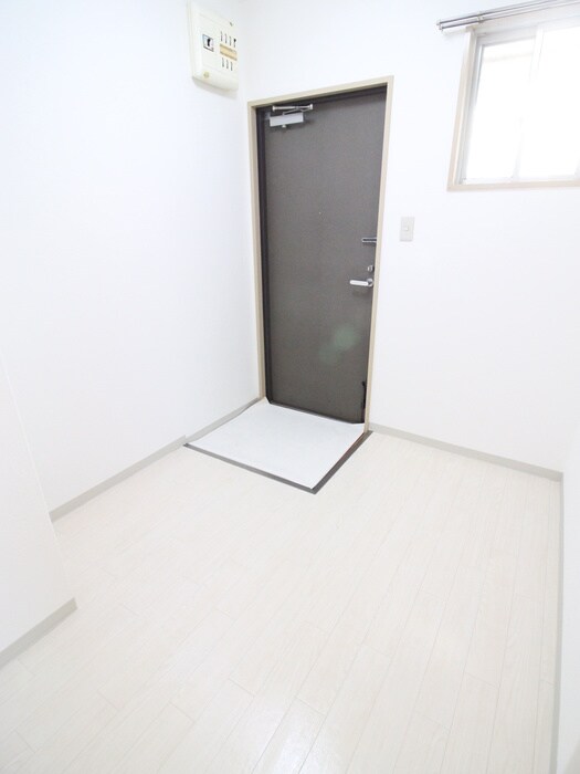 物件内観写真12　(玄関)