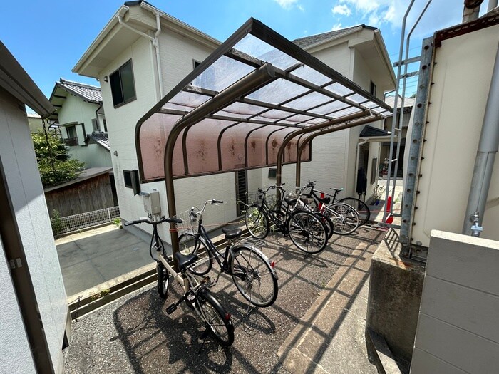 物件外観写真4　(駐輪場)