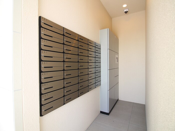 物件外観写真3　(エントランス部分)