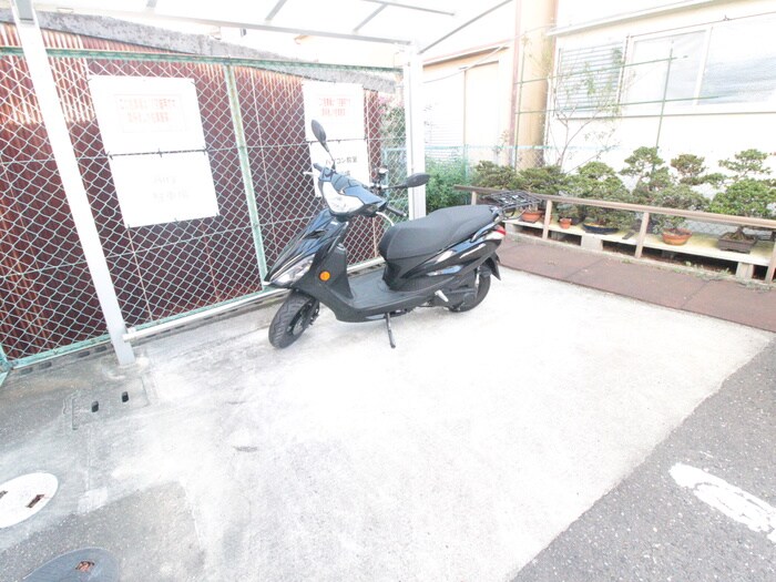 物件外観写真6　(駐輪場)