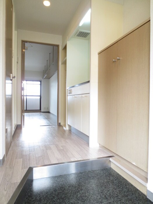 物件内観写真7　(玄関)