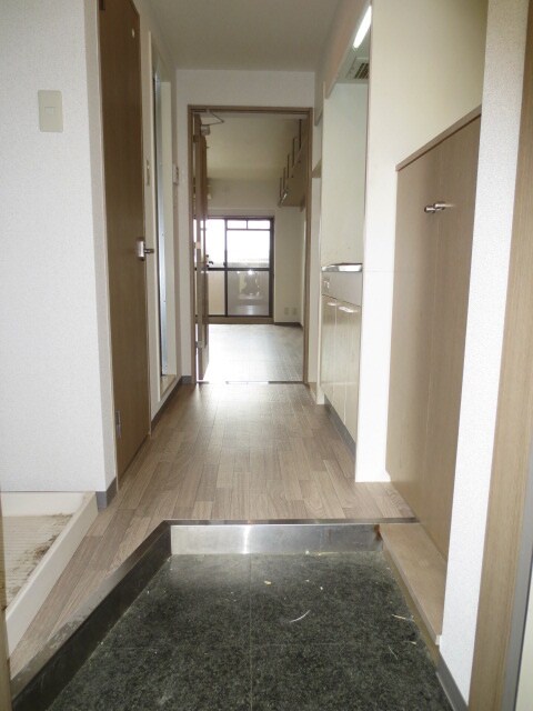 物件内観写真12　(玄関)