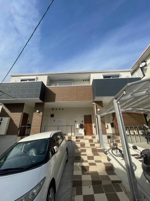 物件外観写真6　(エントランス部分)