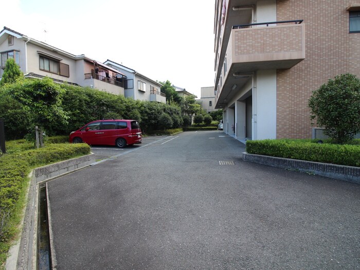 物件外観写真5　(駐車場)
