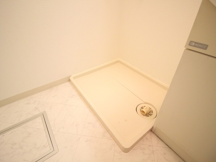 物件内観写真10　(洗濯機置場)