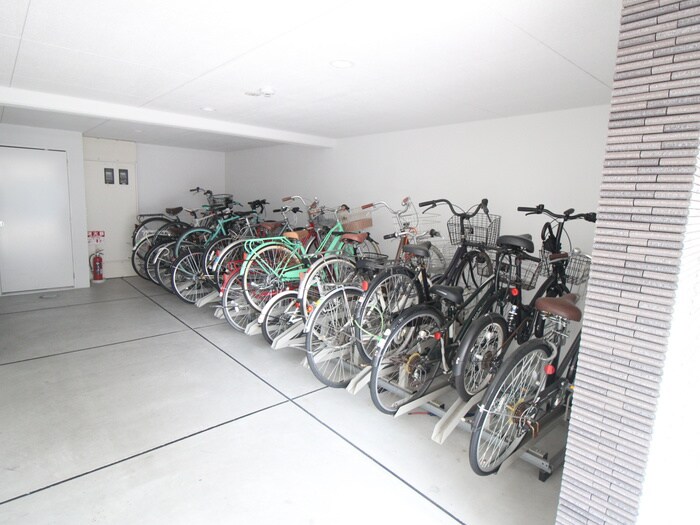 物件外観写真3　(駐輪場)