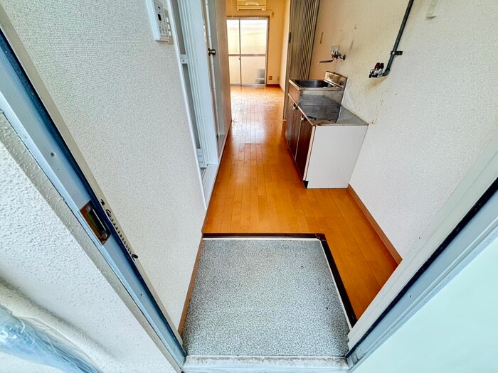 物件内観写真13　(玄関)