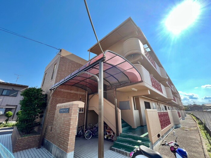 物件外観写真2　(エントランス部分)