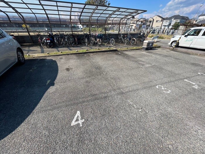物件外観写真6　(駐車場)