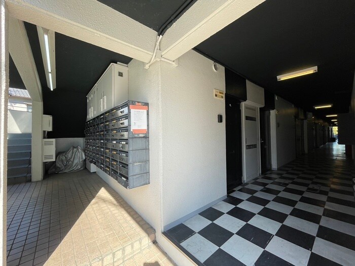 物件外観写真3　(エントランス部分)