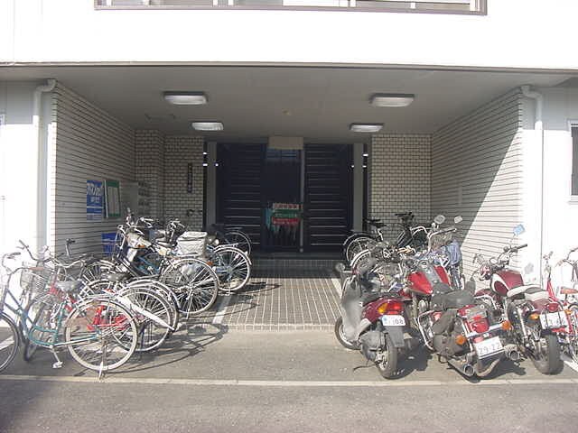 物件外観写真2　(駐輪場)