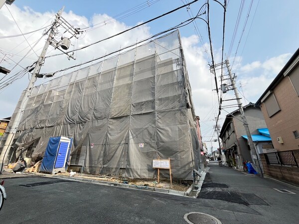建築中