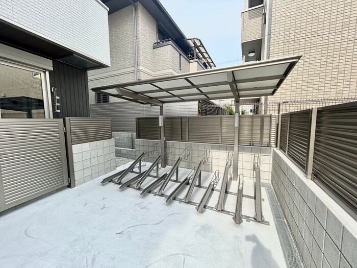 物件外観写真3　(駐輪場)