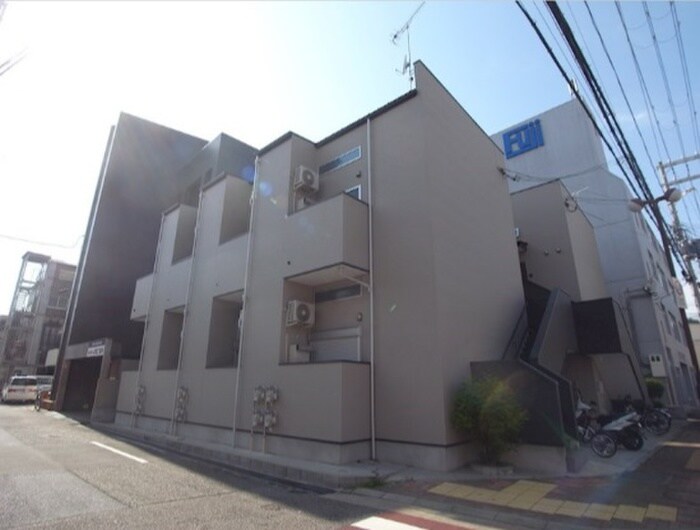 物件外観写真2　(エントランス部分)