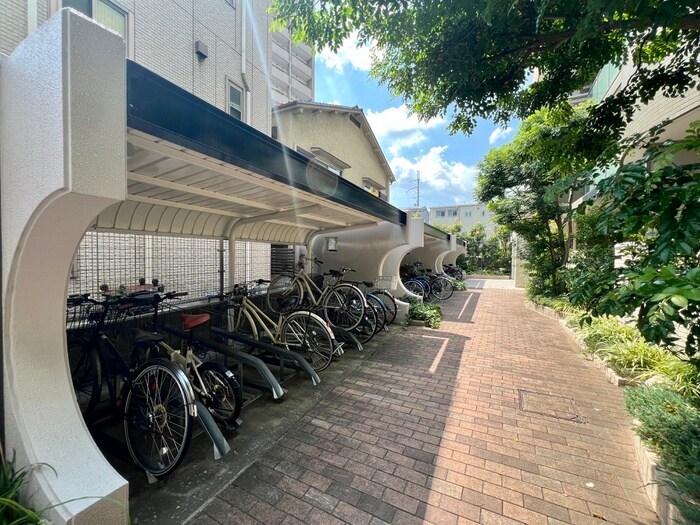 物件外観写真4　(駐輪場)