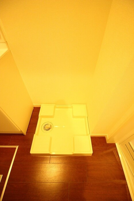 物件内観写真10　(洗濯機置場)