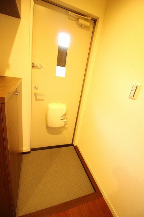 物件内観写真18　(玄関)