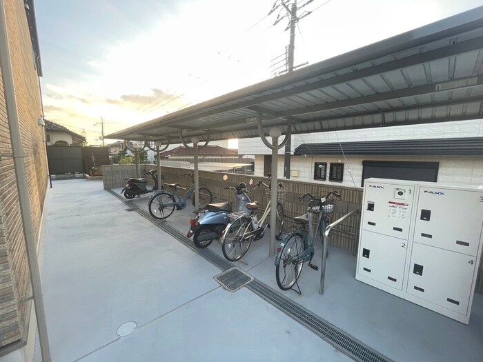 物件外観写真5　(駐輪場)