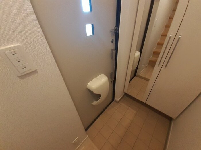 物件内観写真10　(玄関)