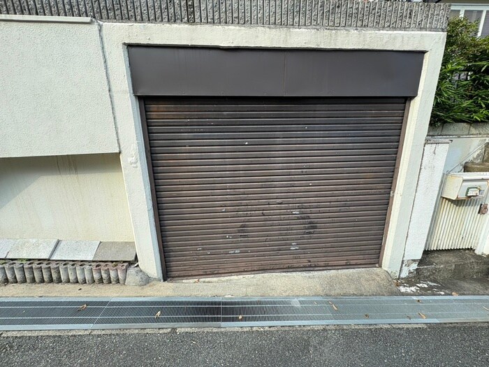 物件外観写真6　(駐車場)