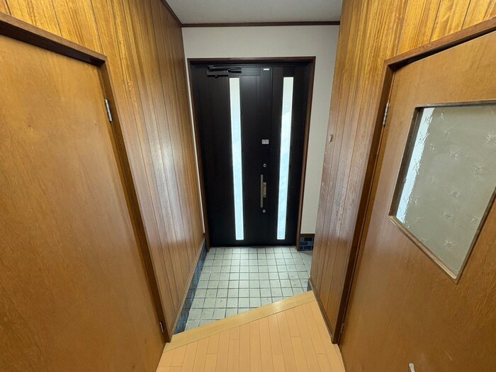 物件内観写真18　(玄関)