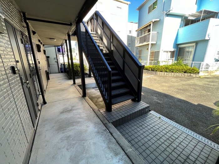 物件外観写真3　(エントランス部分)