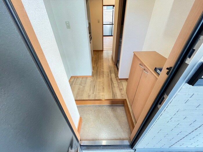 物件内観写真18　(玄関)