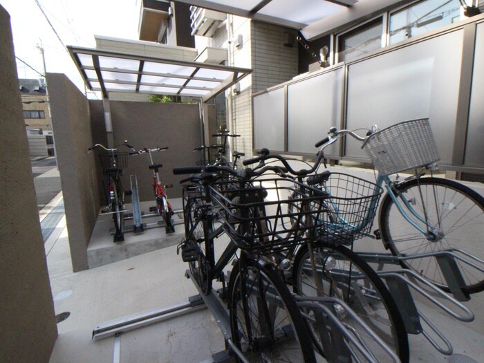 物件外観写真3　(駐輪場)