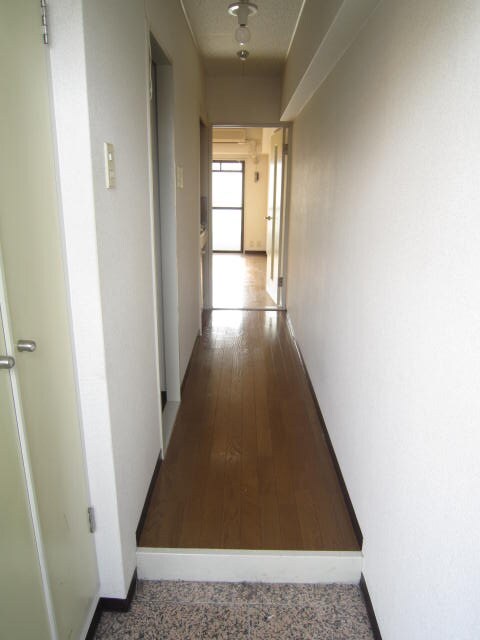 物件内観写真8　(玄関)