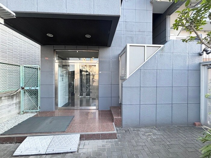 物件外観写真5　(エントランス部分)