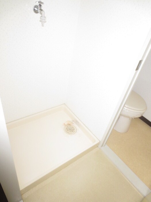 物件内観写真13　(洗濯機置場)