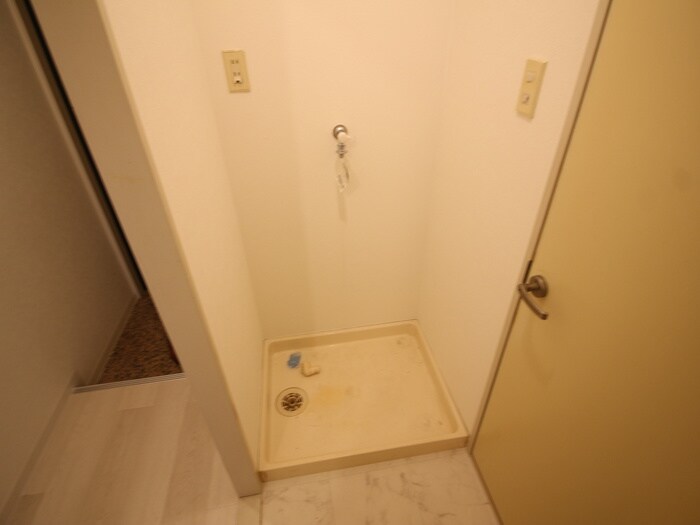 物件内観写真15　(洗濯機置場)