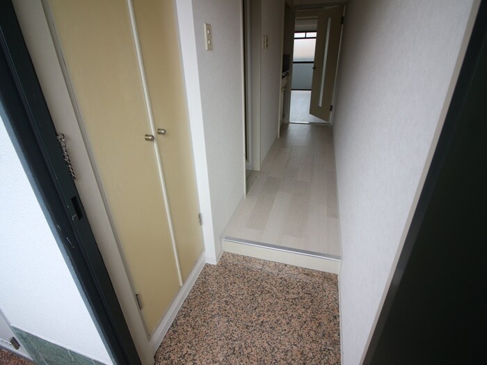 物件内観写真18　(玄関)