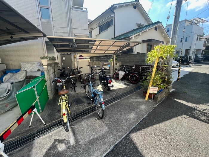 物件外観写真4　(駐輪場)