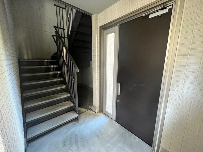 物件外観写真5　(エントランス部分)