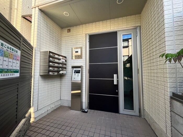 物件外観写真6　(エントランス部分)