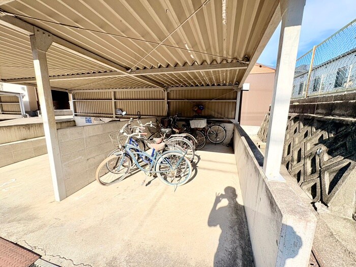 物件外観写真5　(駐輪場)