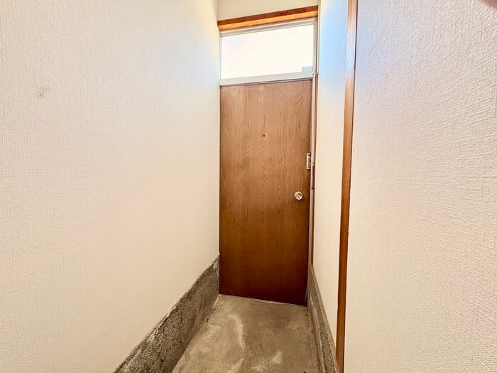 物件内観写真13　(玄関)