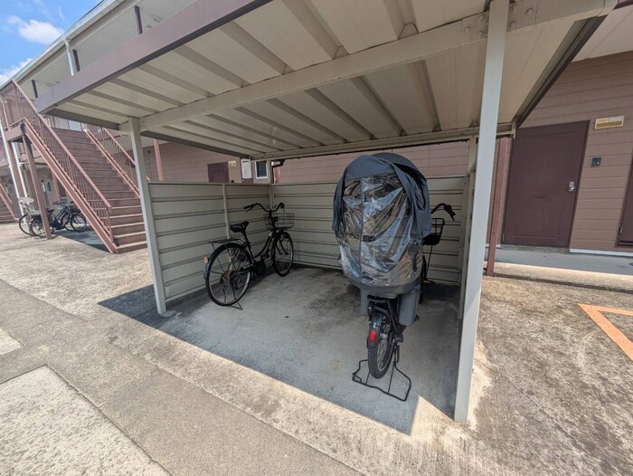 物件外観写真4　(駐輪場)