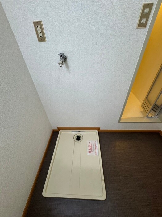 物件内観写真16　(洗濯機置場)