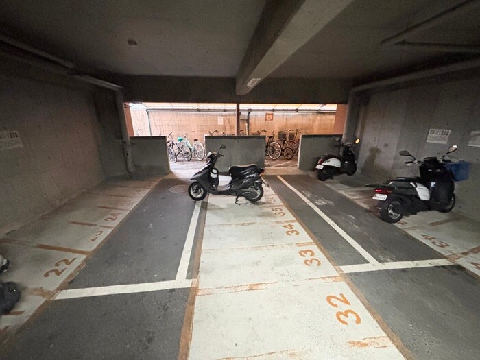 物件外観写真6　(駐輪場)