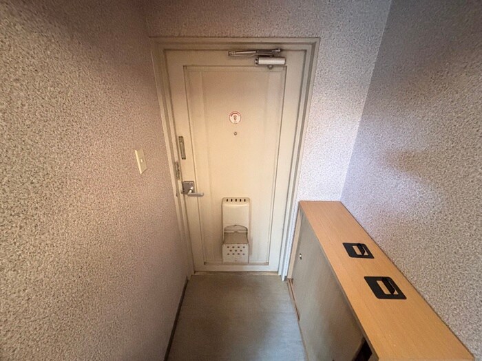 物件内観写真12　(玄関)