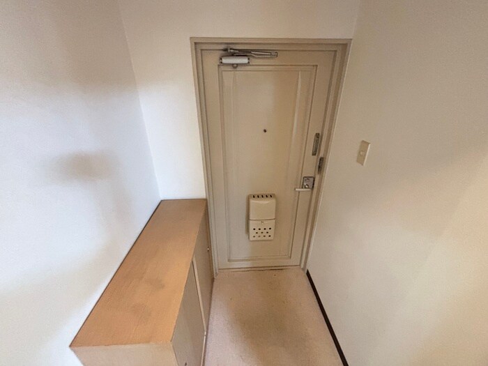 物件内観写真12　(玄関)