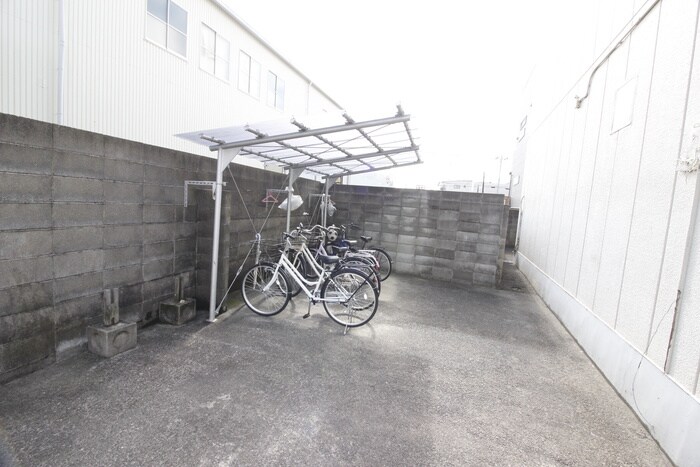 物件外観写真3　(駐輪場)