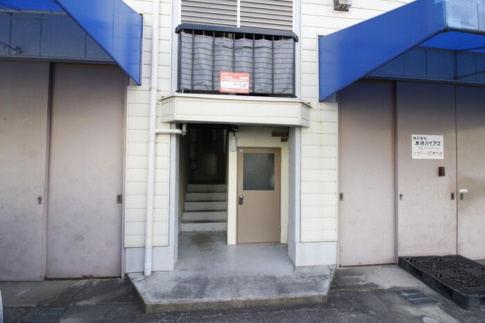 物件外観写真5　(エントランス部分)