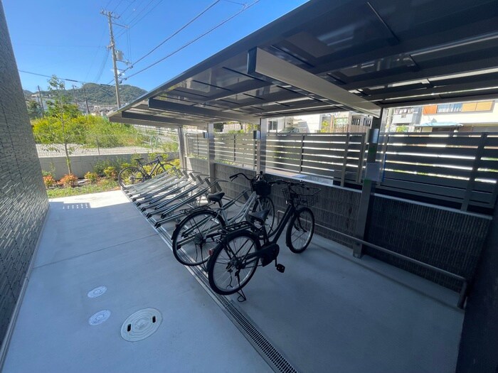物件外観写真5　(駐輪場)