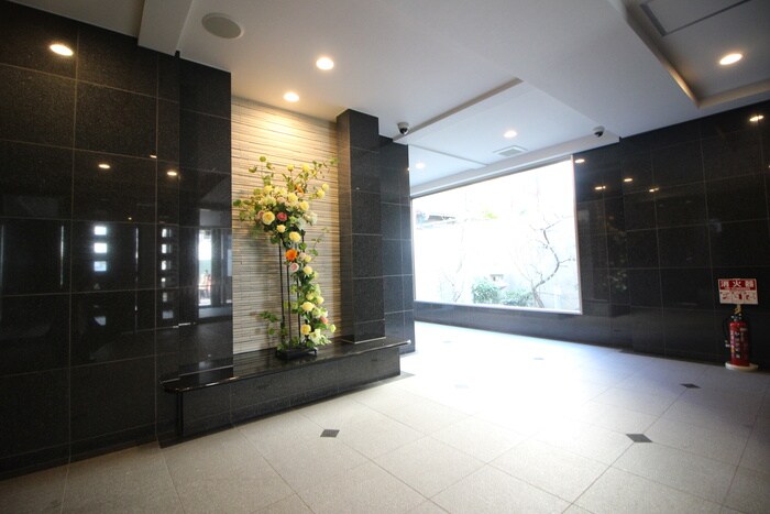 物件外観写真6　(エントランス部分)