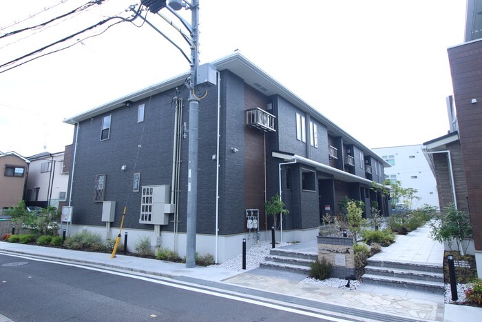 物件外観写真2　(エントランス部分)