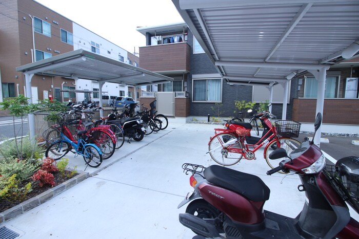 物件外観写真4　(駐輪場)